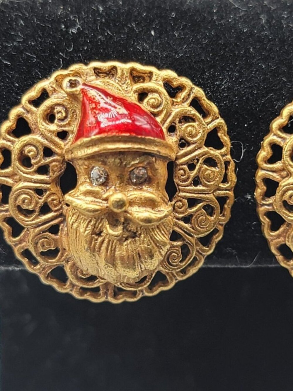 Don Lin Santa Clip On Earrings Vintage Rhinestone Eyes Red Enamel Hat Gold Tone